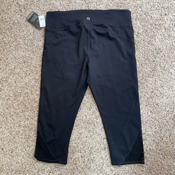 GapFit Mid Rise Black Legging - Picture 2 of 5